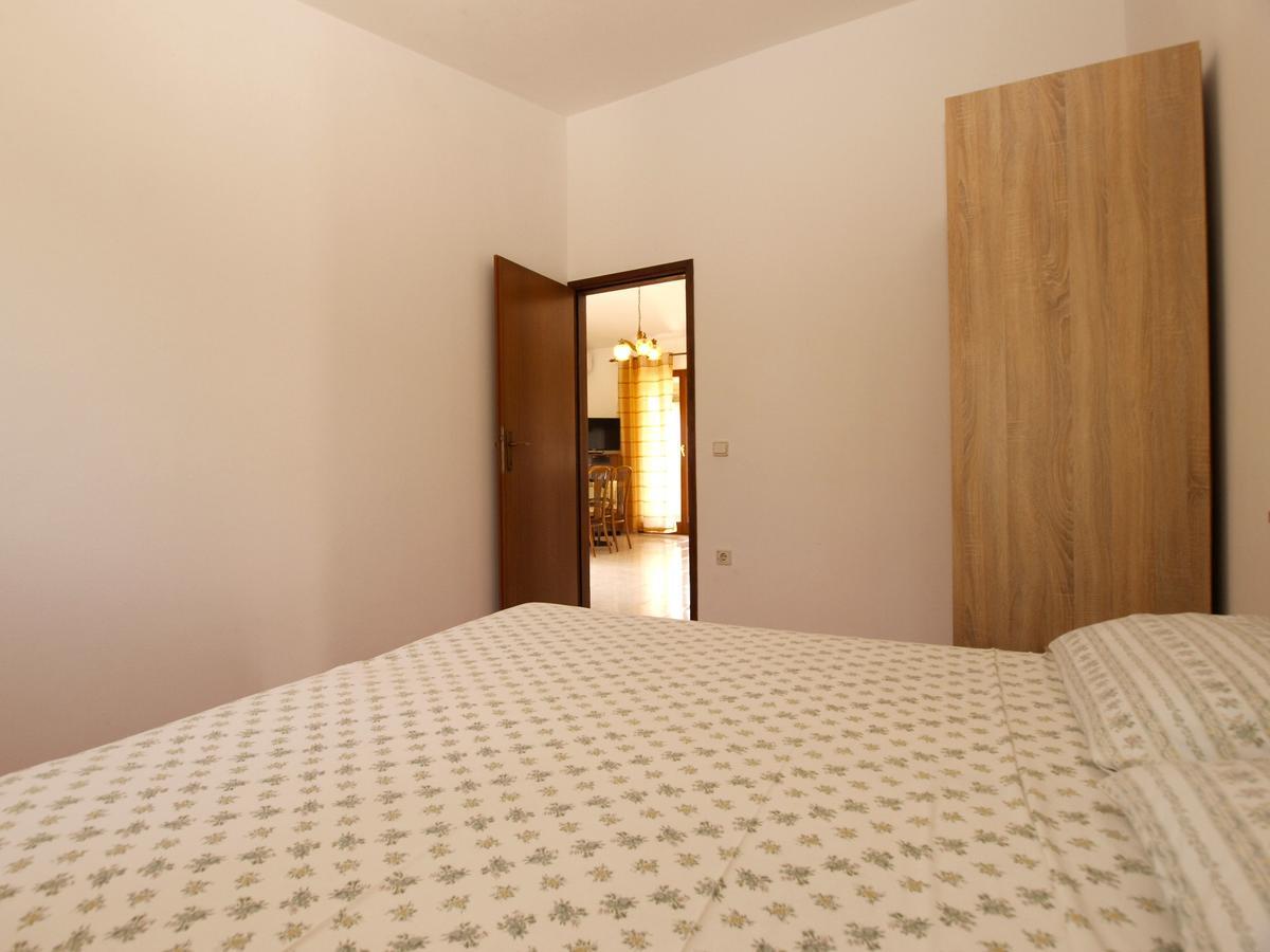 Apartments Luciano 1728 Premantura Exterior photo